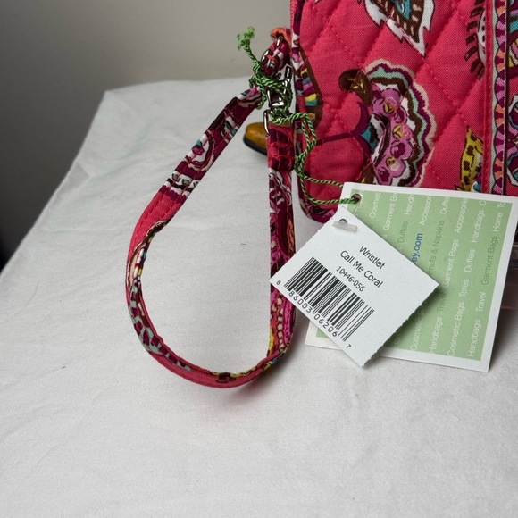 NWT Vera Bradley Call Me Coral Wristlet Retired Pattern - Picture 3 of 8
